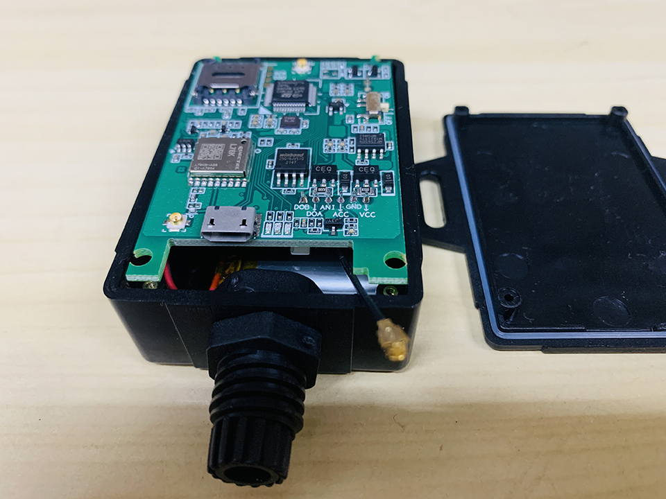 gps tracking device AT04-4G