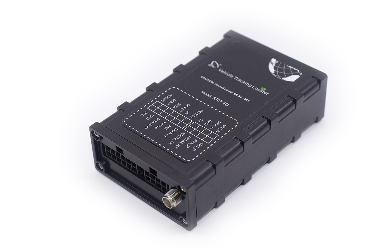 medium end 4G GPS tracker with 1 serial port, two ways voice ...